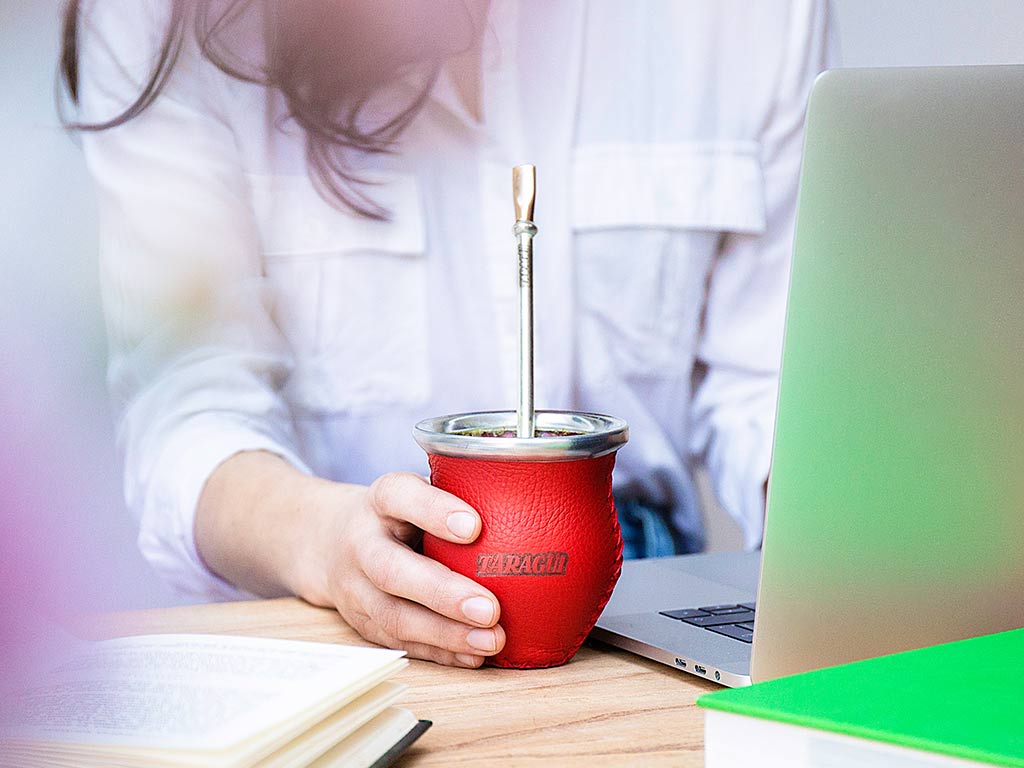 La yerba mate taragui es una de las mejores bebidas para trabajar