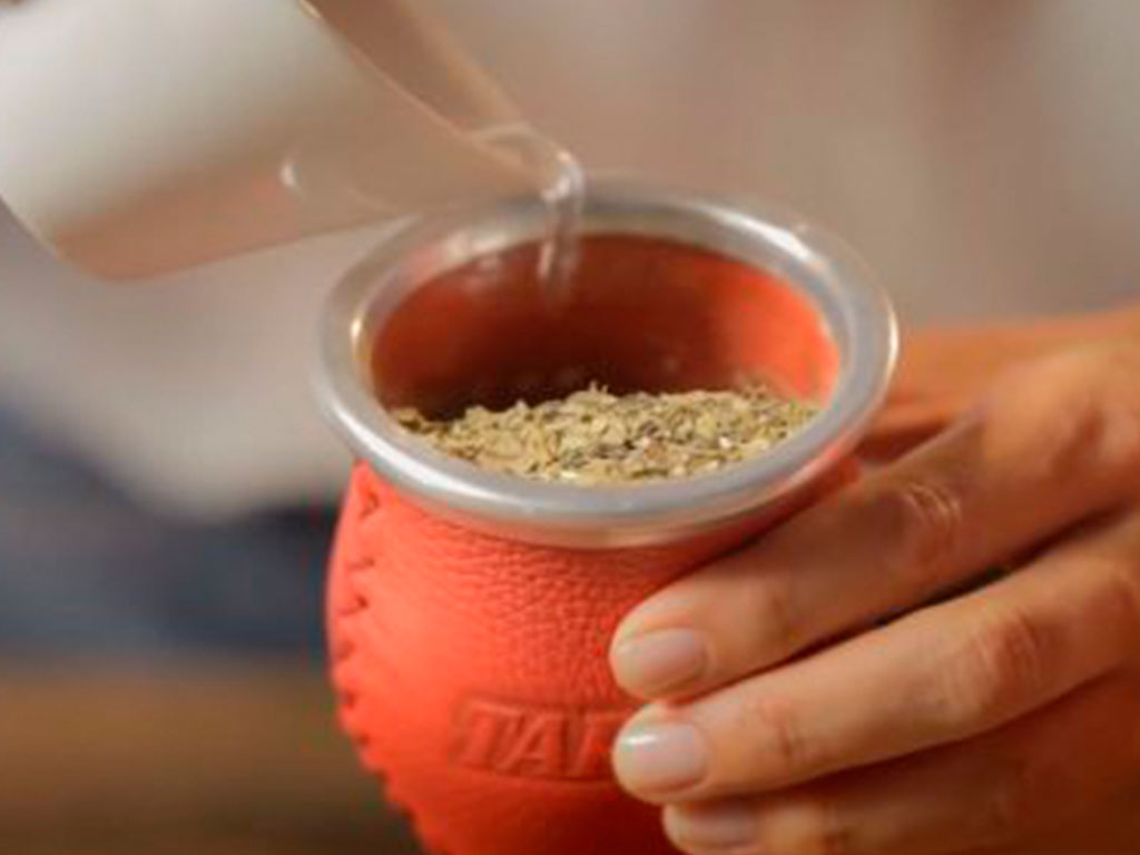 servir yerba mate taragui a temperatura
